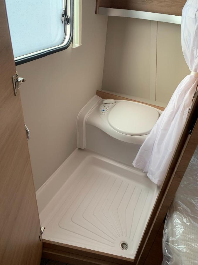 5 Sterne Wohnwagen Direkt An Der Messe - Comfortable New Caravan At Fair Trade - Floor Heating - 2 Big Beds - Fully Equipped - Auf Expo Plaza Und Messe - Klimaanlage - Fussbodenheizung - Reserved Site On Extra Cost Appartement