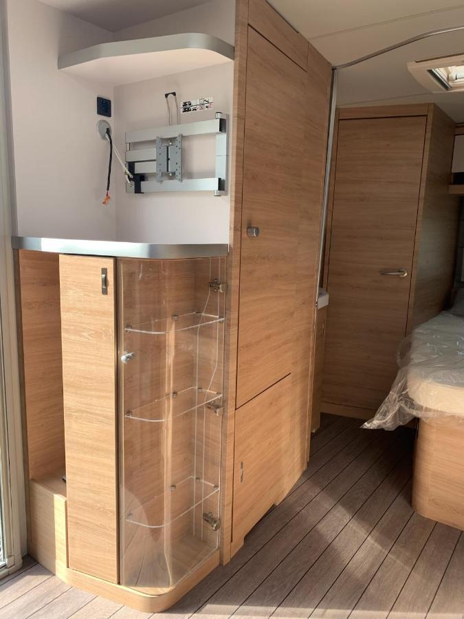 5 Sterne Wohnwagen Direkt An Der Messe - Comfortable New Caravan At Fair Trade - Floor Heating - 2 Big Beds - Fully Equipped - Auf Expo Plaza Und Messe - Klimaanlage - Fussbodenheizung - Reserved Site On Extra Cost * Hannover