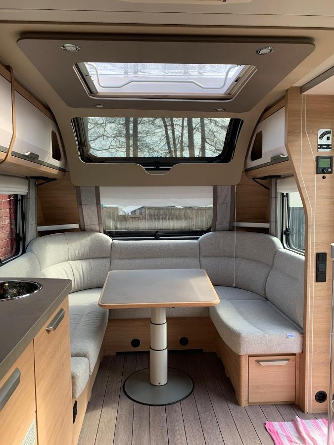 5 Sterne Wohnwagen Direkt An Der Messe - Comfortable New Caravan At Fair Trade - Floor Heating - 2 Big Beds - Fully Equipped - Auf Expo Plaza Und Messe - Klimaanlage - Fussbodenheizung - Reserved Site On Extra Cost Hannover