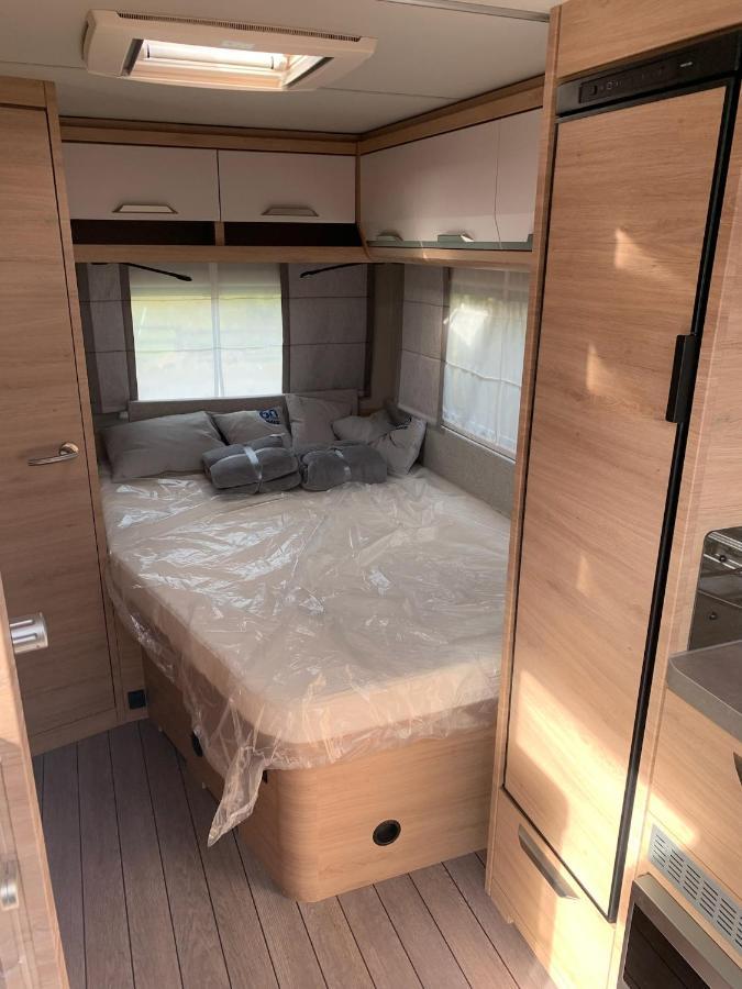 5 Sterne Wohnwagen Direkt An Der Messe - Comfortable New Caravan At Fair Trade - Floor Heating - 2 Big Beds - Fully Equipped - Auf Expo Plaza Und Messe - Klimaanlage - Fussbodenheizung - Reserved Site On Extra Cost *
