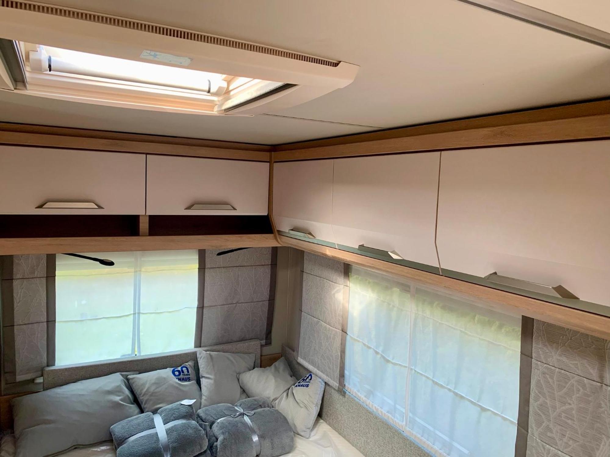 5 Sterne Wohnwagen Direkt An Der Messe - Comfortable New Caravan At Fair Trade - Floor Heating - 2 Big Beds - Fully Equipped - Auf Expo Plaza Und Messe - Klimaanlage - Fussbodenheizung - Reserved Site On Extra Cost