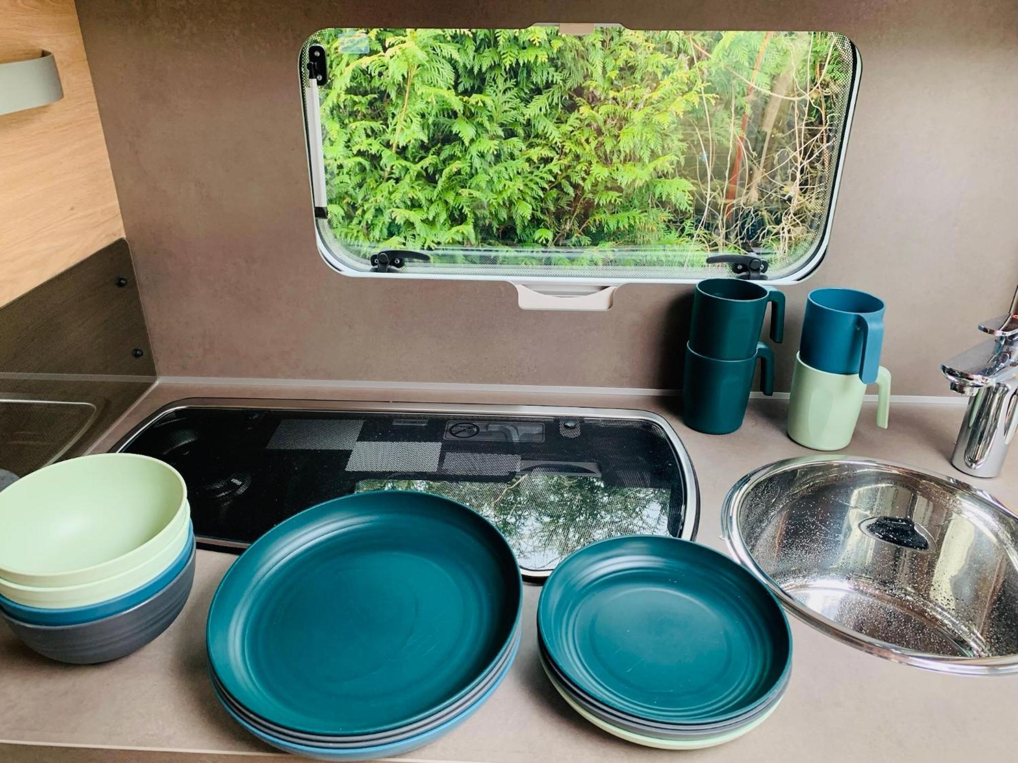 Apartment 5 Sterne Wohnwagen Direkt An Der Messe - Comfortable New Caravan At Fair Trade - Floor Heating - 2 Big Beds - Fully Equipped - Auf Expo Plaza Und Messe - Klimaanlage - Fussbodenheizung - Reserved Site On Extra Cost