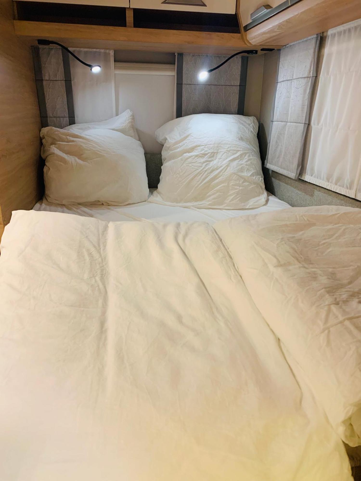 5 Sterne Wohnwagen Direkt An Der Messe - Comfortable New Caravan At Fair Trade - Floor Heating - 2 Big Beds - Fully Equipped - Auf Expo Plaza Und Messe - Klimaanlage - Fussbodenheizung - Reserved Site On Extra Cost *